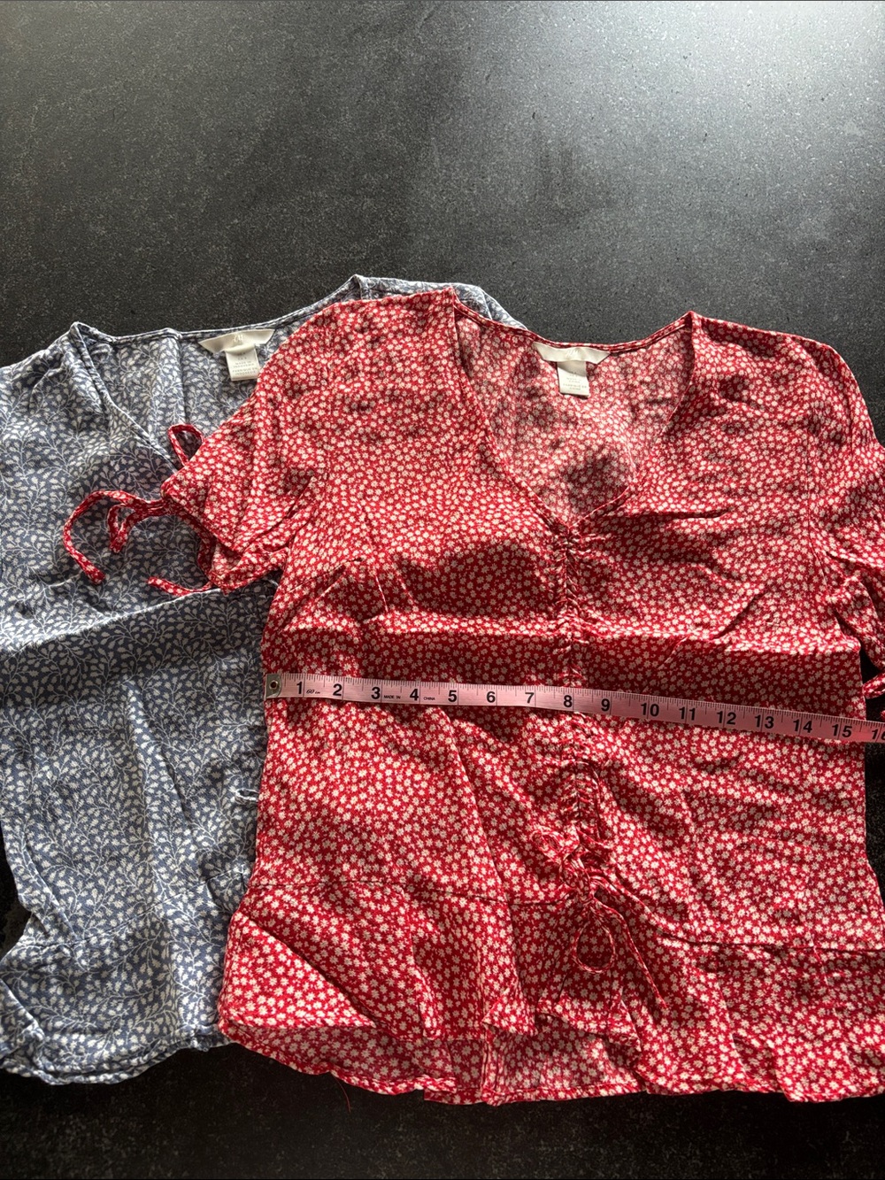 H&M Red Floral V-Neck Tie-Front Blouse - Picture 2 of 2
